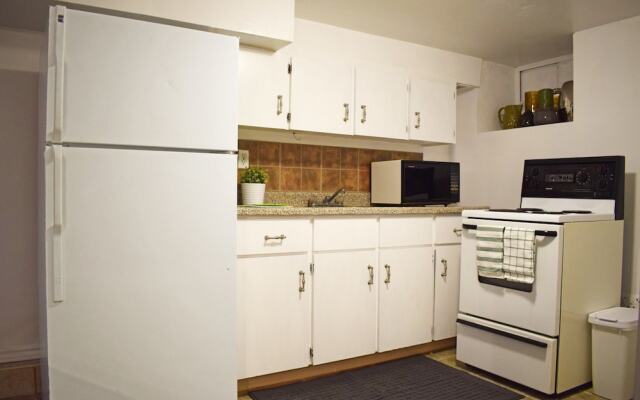 Downtown 2 Bedroom Family Home Next to Park