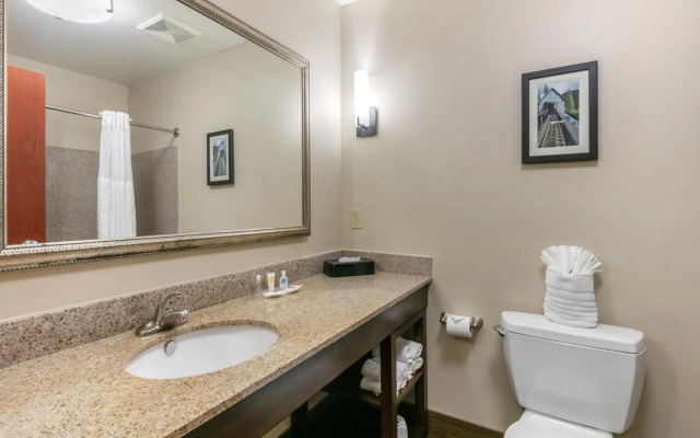 Comfort Suites Hopkinsville near Fort Campbell