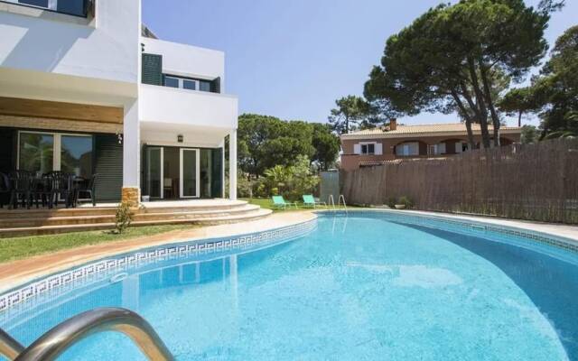 Villa Fati in Pen Nsula de Tr ia