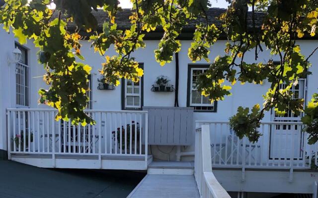 Sandown Lodge