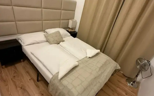 Comfy 2BR Apt Westbahnhof Area