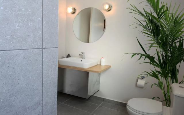 The Marble Suites, PLAKA