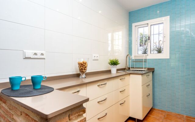 Beachside Apartment with Garden Ref 89