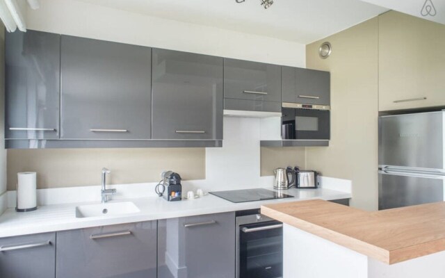 Renovated Flat 2 Minutes From the Champs-élysées