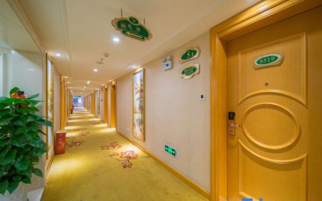Vienna Hotel (Jishou Qianzhou Ancient City Branch)