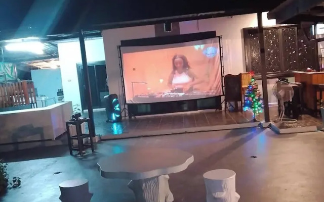 Crowd Free own Pace and Space