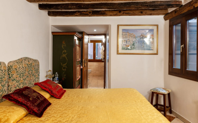 Luxury Venetian Rooms