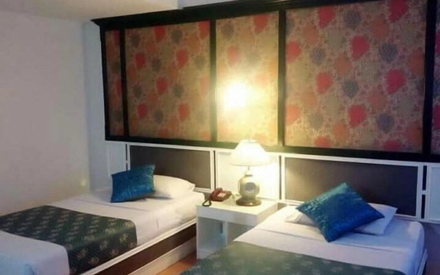 Highway Hotel