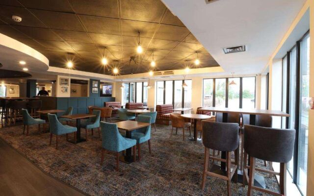 Knowsley Inn & Lounge