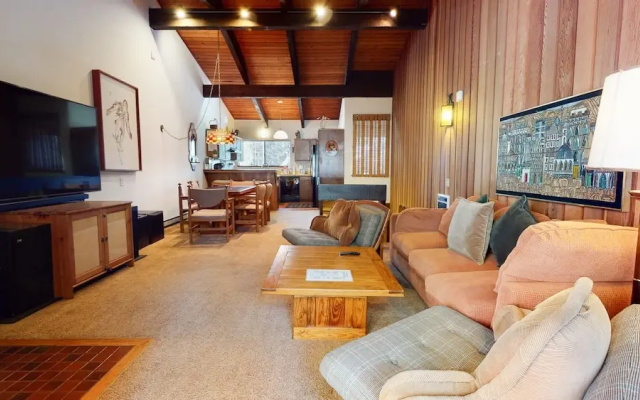 Mammoth Estates Deluxe 2 Bedroom Condos