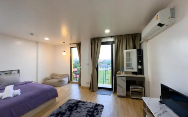 Breezewood Bangkok Hotel