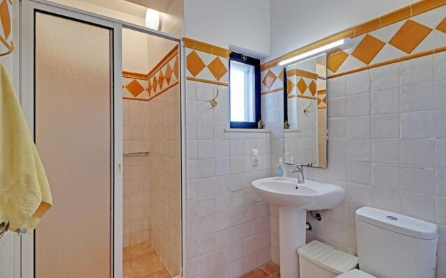 Villa Eiras Altas Grande by Portucasa