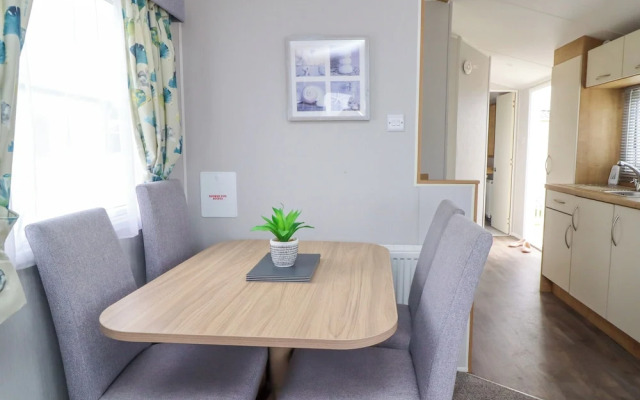 2 Sea View Lodge