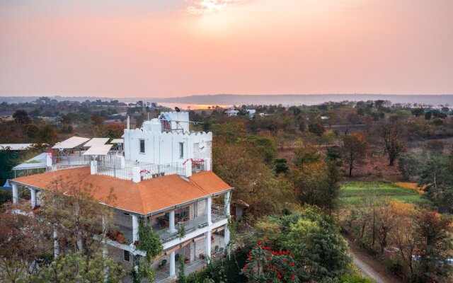 Moonstone, Bhopal, Amã Stays & Trails