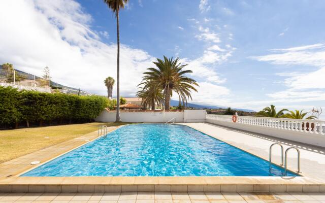 Home2Book Impressive Sea View La Victoria, Pool