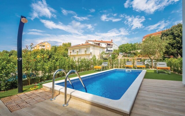 Beautiful Home in Malinska with Hot Tub, 3 Bedrooms & Sauna