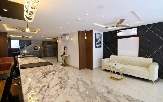 Carry Plus Hotel