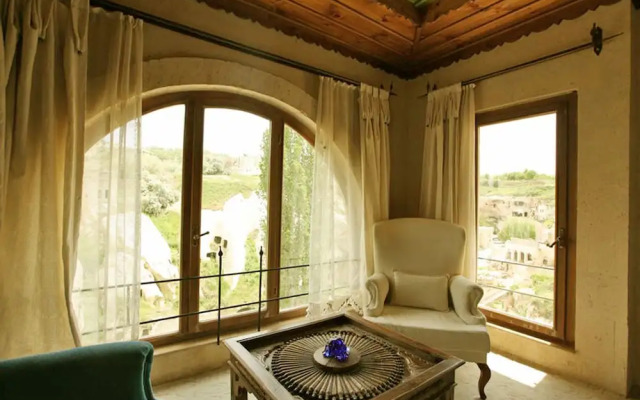 Blue Valley Cave Hotel