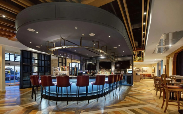 DoubleTree by Hilton Toronto Airport
