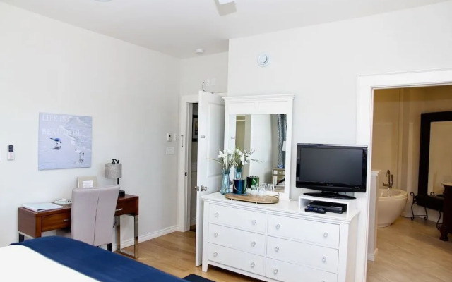 The Lake House Bed & Breakfast