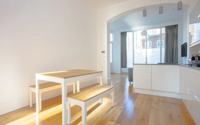 Newly Refurbished Modern 3 Bedroom Apartment in Affluent Fulham