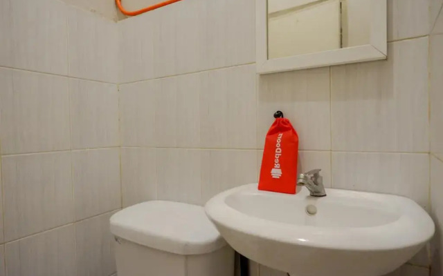 RedDoorz near Stasiun Tawang Semarang
