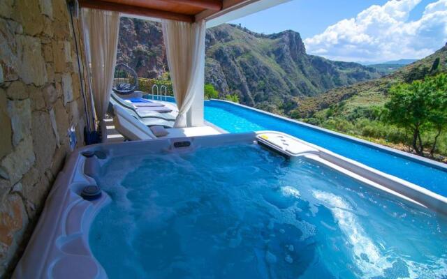 Heated Private Salt Pool, Spa, 4BD & 4BR