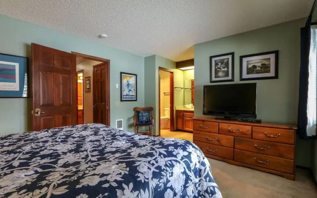 Woodlands #33 3 Bedroom Condo by RedAwning