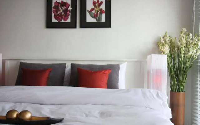 Two Villas Holiday Phuket: Two Villas Suite Serviced Apartment Nai Harn Beach