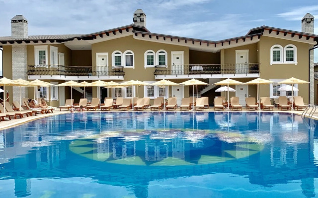 PalmaNova Resort