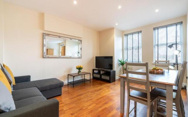 Luxury 2BDR duplex apt, N London, 2 floors