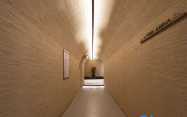 Qianna Hotel (Zhengzhou Erqi Square Dennis David City)