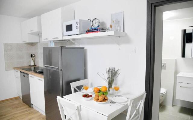 Apartment D & Studio L