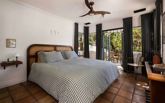 Hollywood Hideaway by Boutique