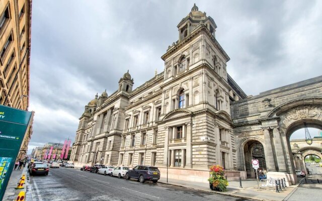 Stunning 2 Bed Apt In Merchant City With Parking