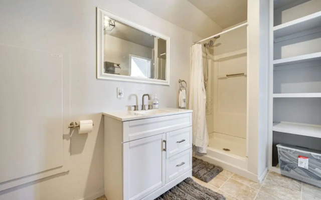 'dolorable' Home w/ Yard - Walk to River!