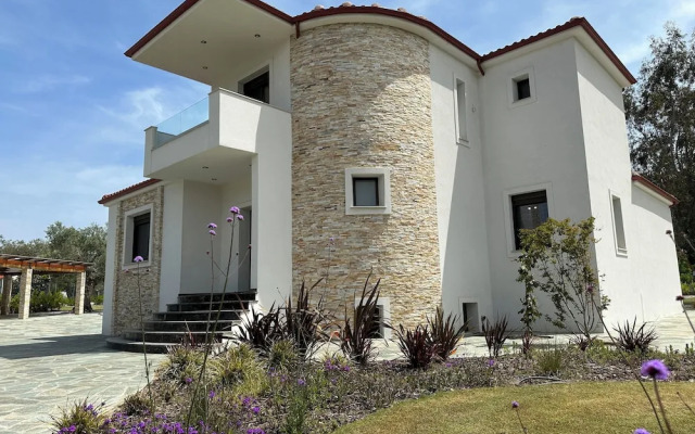 Luxury Rental Villa for 14 People