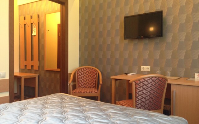 Business Tourist Hotel