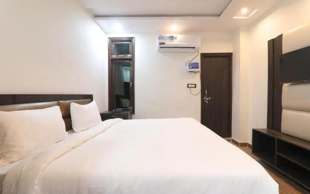 Capital O 85681 Hotel Shree
