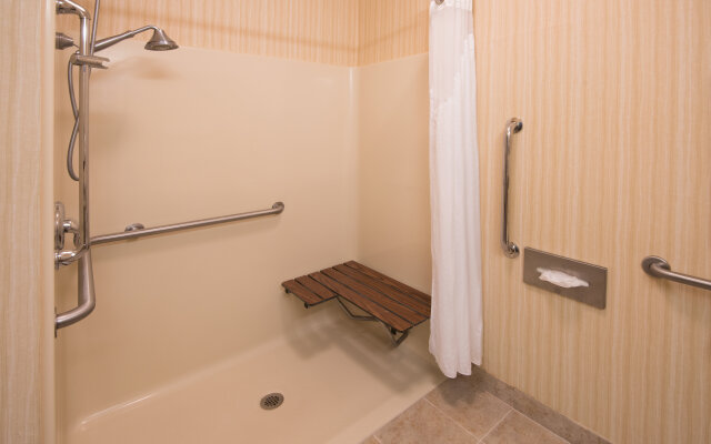Holiday Inn Express & Suites Wauseon by IHG