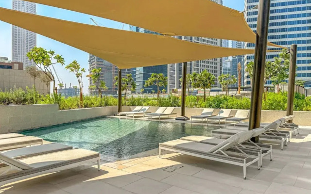 Peninsula One - 1312 Studio