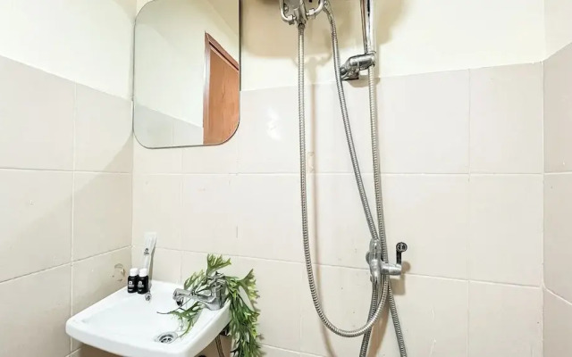 Basic 2Br Apartment At Green Palm Residence