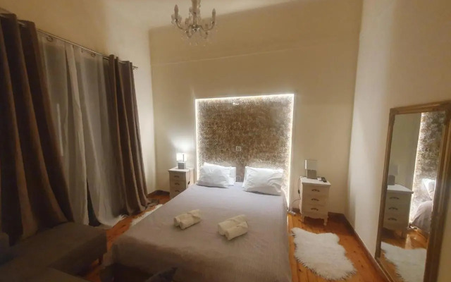 John's Athenian Beauty 45m2 , Metro 7' (Adults Only)