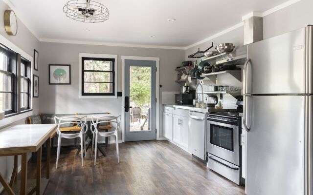 LOGE Leavenworth Riverside