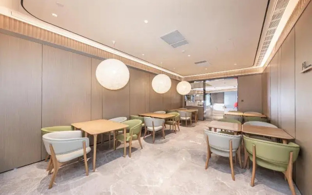 Ji Hotel Shanghai Xietu Dong Road
