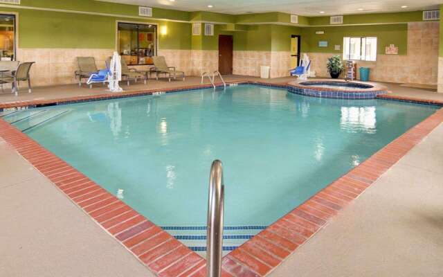 Comfort Suites Lindale - Tyler North