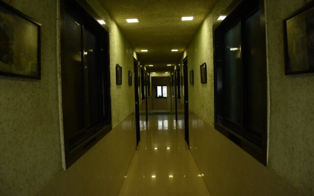 OYO 36061 Om Residency