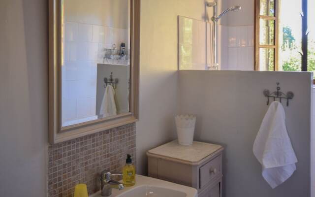 Charming Holiday Home With Deckchairs, Garden, Terrace, BBQ