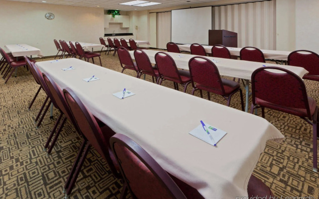 Holiday Inn Express Suites Charleston by IHG