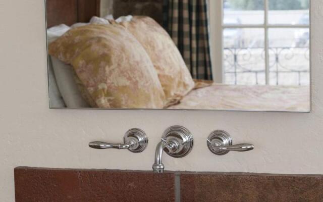 Maison Fleurie, A Four Sisters Inn